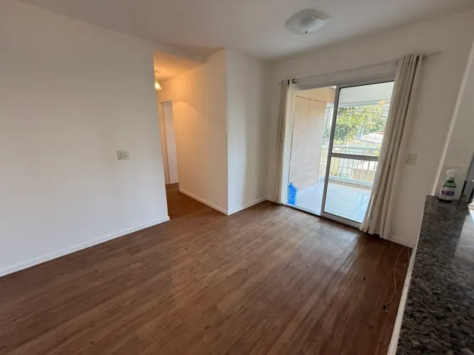 Apartamento Vert. 2 dormitórios, 1 vaga de carro ótima localização.