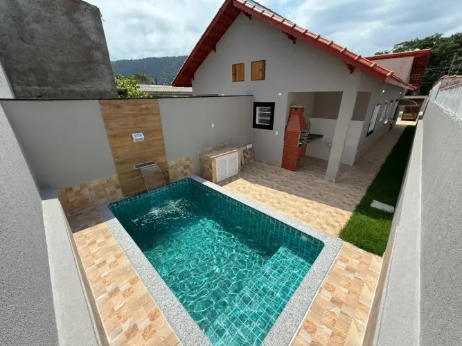 CASA COM PISCINA OPORTUNIDADE