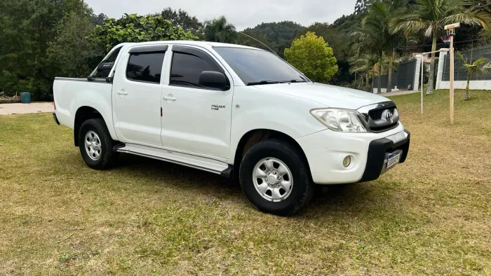 Toyota Hilux CD D4-d 4X4 2.5 16V 102cv TB Dies. 2011