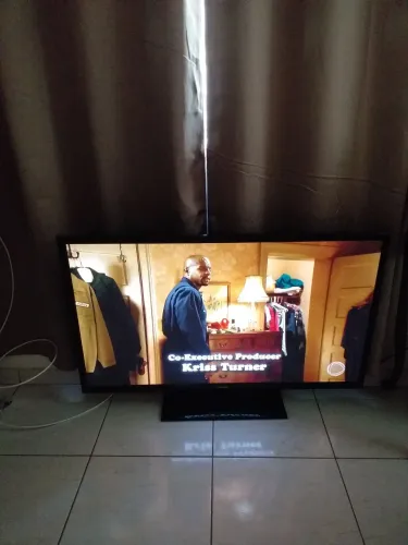 TV 55 POLEGADAS SAMSUNG TELA GIGANTE DE CINEMA EXCELENTE IMAGEM ALTA DEFINIÇÃO MARCA TOP