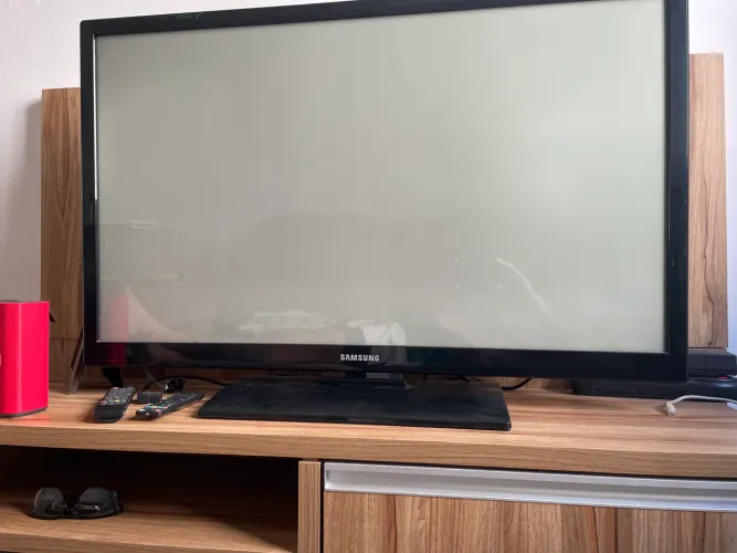 Tv 43 polegadas com defeito