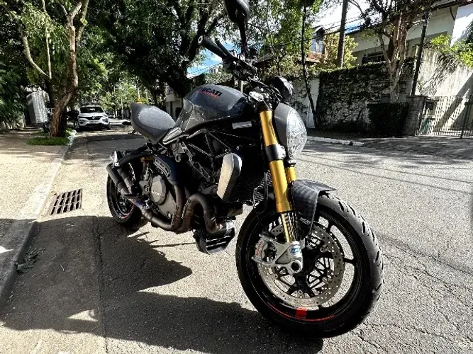 Ducati Monster 1200S