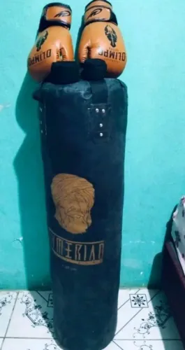 Saco de box + Luvas e acessórios 