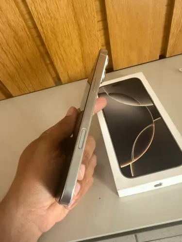 iPhone 16 Pro Max 256GB Titânio Natural
