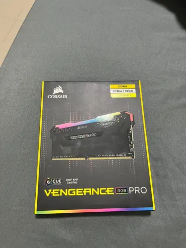 Memória DDR4 Corsair Vengeance RGB - 2x8gb / 16 gb