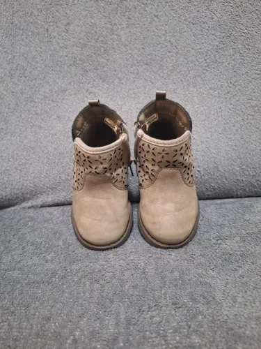 Bota OshKosh número 22<br> Tamanho 22