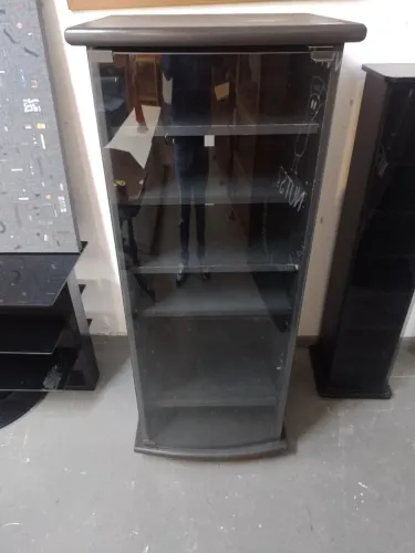 Rack móvel de madeira