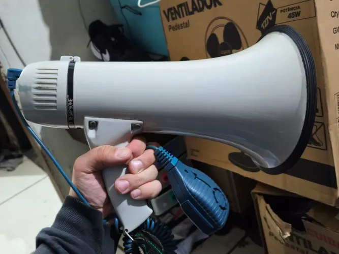 Megafone com rádio 600 metros