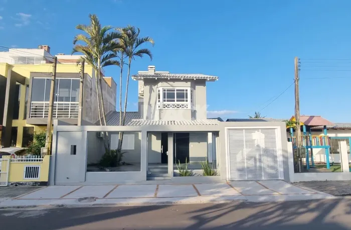 Casa com piscina no Igra Sul em Torres RS