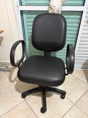 Cadeira Giratória Reclinável Preta