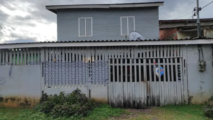 Vende -se essa casa toda de alvenaria aqui no aeroporto velho