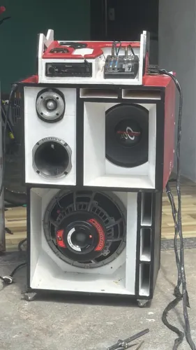 Vendo som automotivo completo. R$5.500