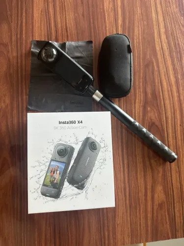 Insta360 X4 com bastão de selfie (original)