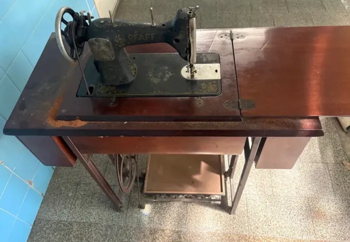 Máquina de costura Pfaff modelo alemã
