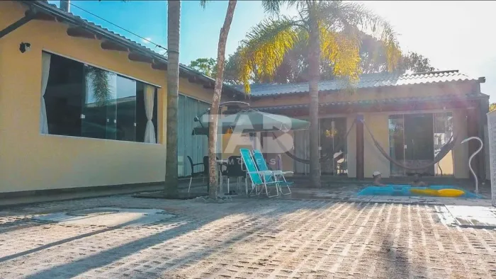 Casa de Praia Mobiliada à Venda em Bombinhas
