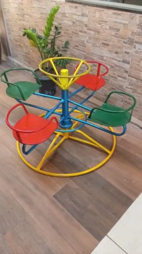 Gira gira de parquinho