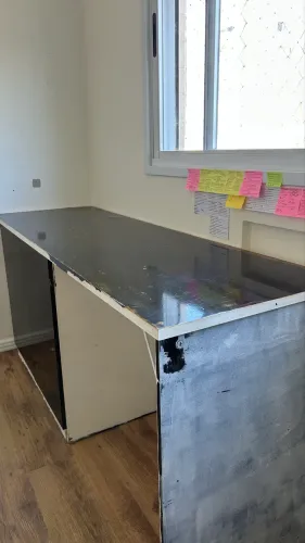 Escrivaninha de madeira maciça 