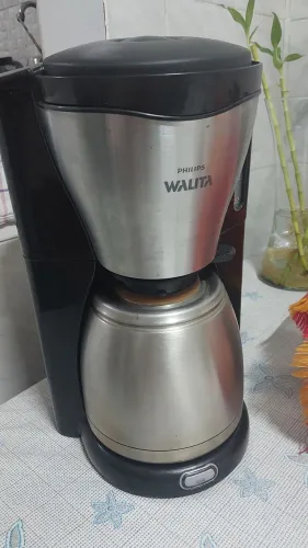 Cafeteira Walita com resistência queimada. Jarra sem a alça