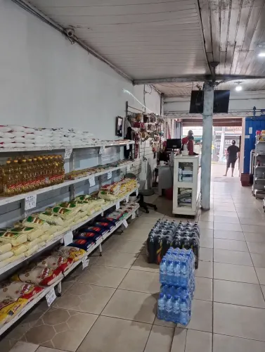 Alugo uma prédio comercial na principal do calafate 