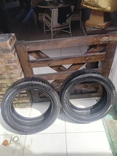Pneu aro 17  215/50/17