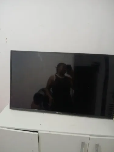 Vendo duas TV para Retirar peças uma de 45 polegadas outra de 32 a maior liga acende