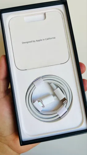 Cabo do iPhone 13 Pro Max sem uso tá zerado lacrado