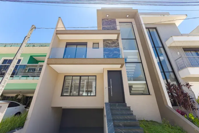 Casa em Condomínio com 4 suítes no Pinheirinho - Curitiba - PR