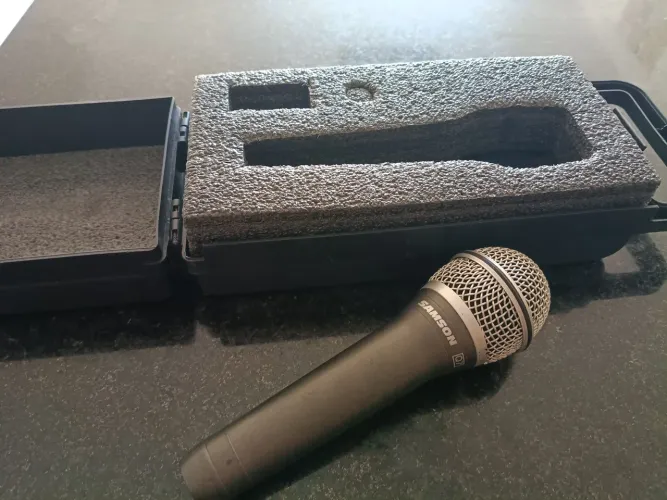 Microfone de mão com fio Samson Q7