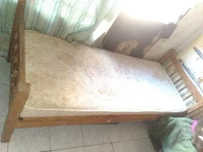 Cama de solteiro com colchão 