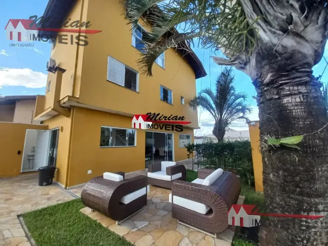 Lindo Triplex Mobiliado, 3 Suítes, Sala de Vídeo, Espaço Gourmet, Piscina, Amplo quintal -