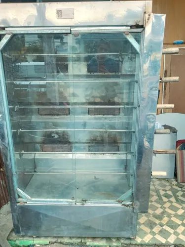 Máquina de frango pra 30 frango.nao tenho os espetos nem botoes,