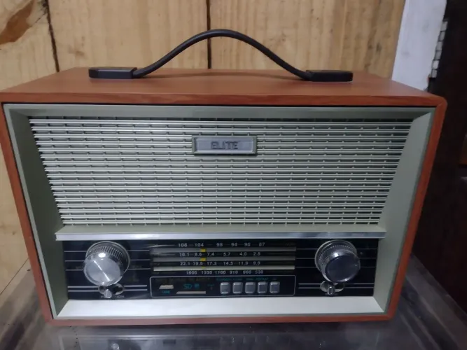 rádio vintage sim está disponível leia e veja onde é antes de manda msg obrigado..