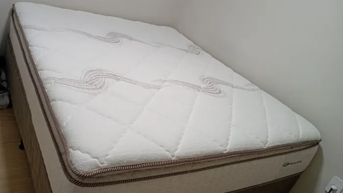 Cama queen nova 30 dias que foi retirada da loja 