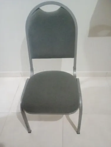 Cadeiras confortável estofadas tenho 4 quatro