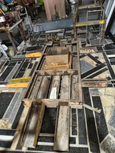 MAQUINA DE GRANITO CONSERVADA
