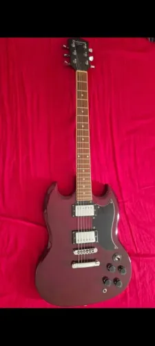 Guitarra semi nova pouco uso