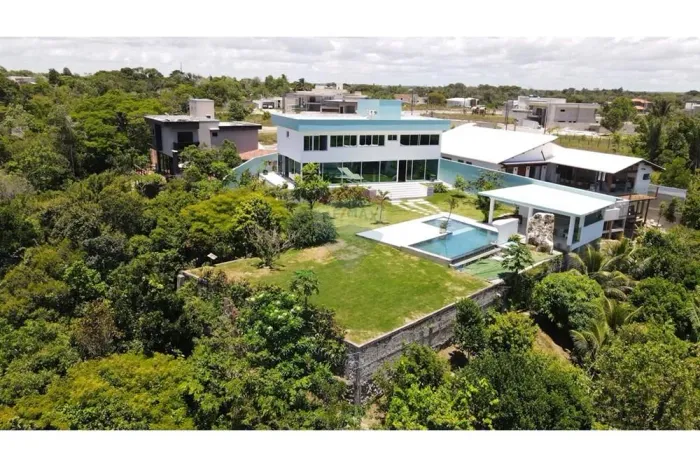 Casa com vista mar de 3 suites e piscina no Residencial Gaudi em Porto Seguro na Bahia