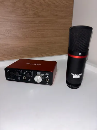Interface Focusrite Scarlett Solo 2ª Geração + Microfone Scarlett Studio | Home Studio