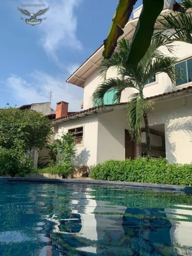 LINDA CASA CONDOMINIO NO QUARENTA HORAS