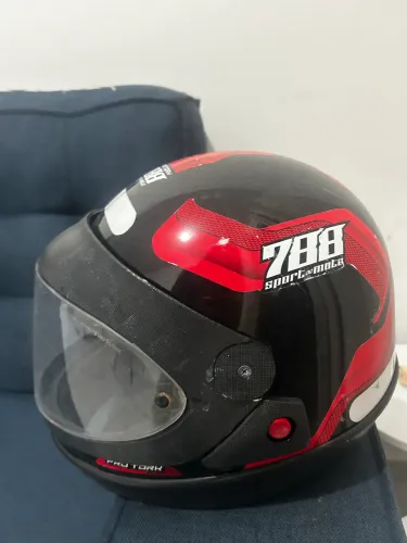 Capacete vermelho