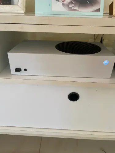 Xbox semi novo , menos de 1 ano de uso 