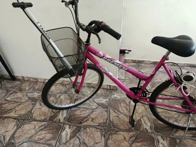 Bicicleta usada,vai com a tranca e a bomba de encher o pneu