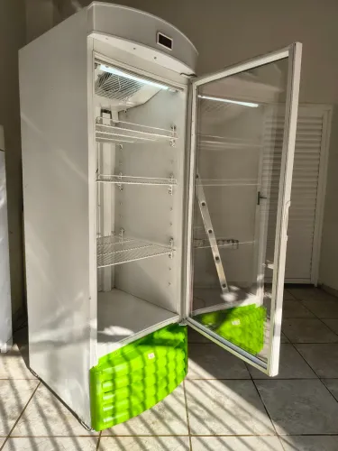Expositor de bebidas grande