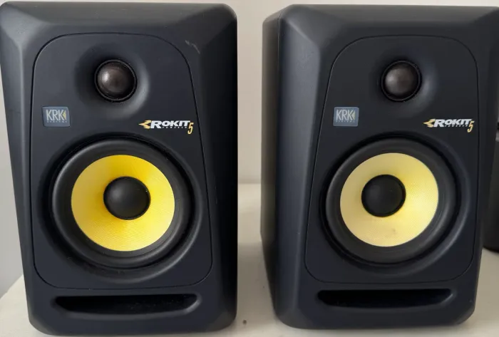 Par de Monitor KRK ROKIT 5  G3