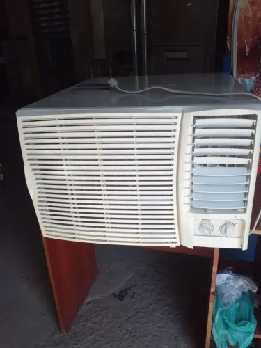 AR CONDICIONADO JANELA 18000 BTUS SEMI - NOVO