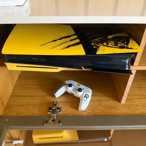 Playstation 5 Pro com Faceplate Wolverine