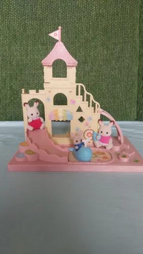 Parquinho Sylvanian families + 3 coelhos
