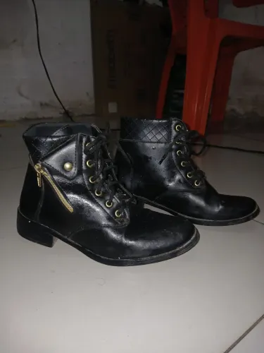 Bota número 37 