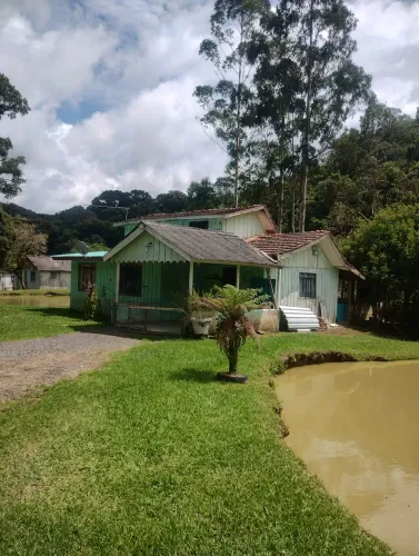 Linda chácara atrás da represa do capivari