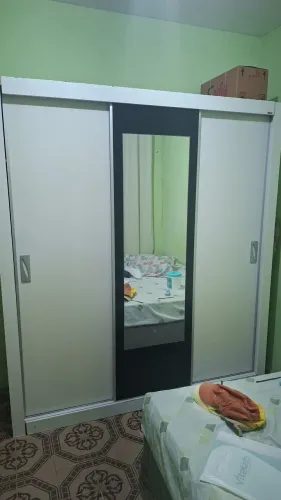 Guarda-Roupa Casal 3 Portas de Correr com Espelho 